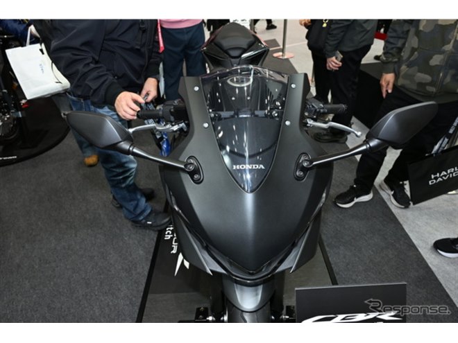 �z���_ CBR400R FOUR E-Clutch Concept�i�������[�^�[�T�C�N���V���[2026�j