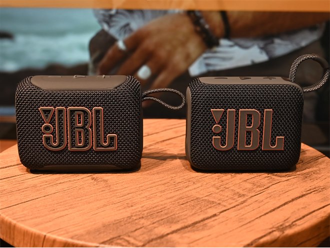 JBL、USBロスレス再生やマイク連携に対応した大人気Bluetooth