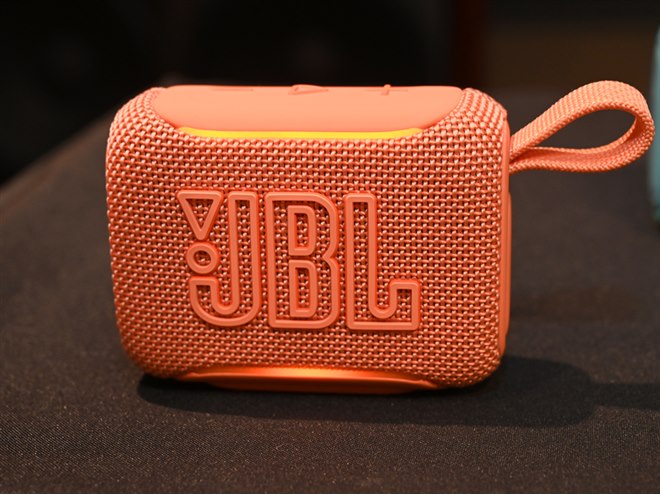 JBL、USBロスレス再生やマイク連携に対応した大人気Bluetooth