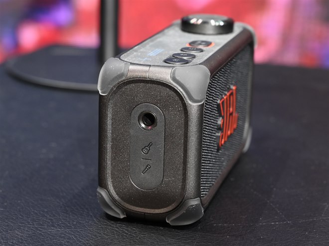 JBL、AIで楽曲を自在に分離できるギターアンプ&Bluetoothスピーカー JBL、AIで楽曲を自在に分離できるギターアンプ&Bluetoothスピーカー