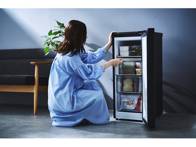 ツインバード、ミラーガラスデザインで冷凍・冷蔵の切り替えに対応した ツインバード、ミラーガラスデザインで冷凍・冷蔵の切り替えに対応した