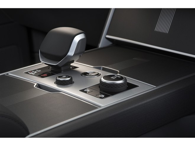 ロンドンをテーマにした特別仕様車第2弾が「レンジローバー」と