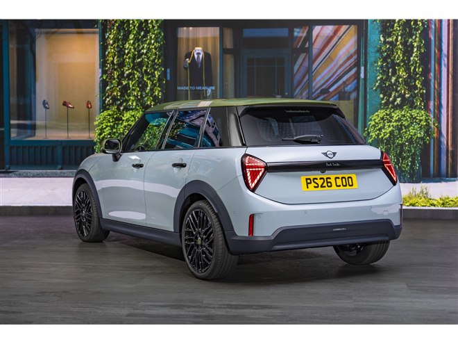MINIポール・スミスエディション」ガソリンエンジン搭載モデルの受注が