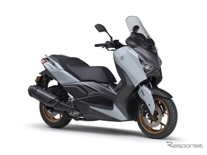 ヤマハのスポーツスクーター『XMAX』に新色登場、初の「ヤマハブルー