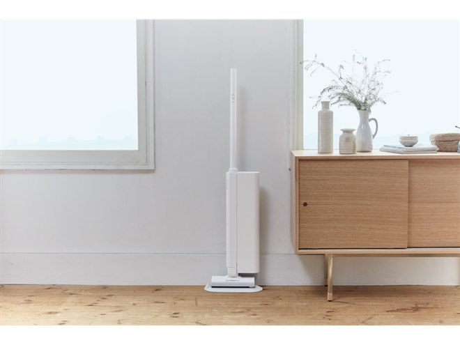 シャープ、コードレススティック掃除機「RACTIVE Air STATION」に薄型