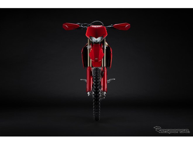 デスモドロミック搭載、ドゥカティ初のエンデューロモデル『デスモ 450
