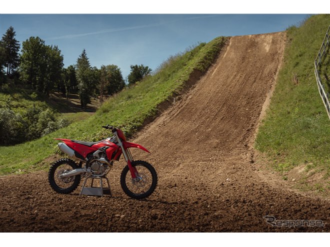 103kgで44.5PSはエグイ」ドゥカティの新型モトクロッサー『デスモ250