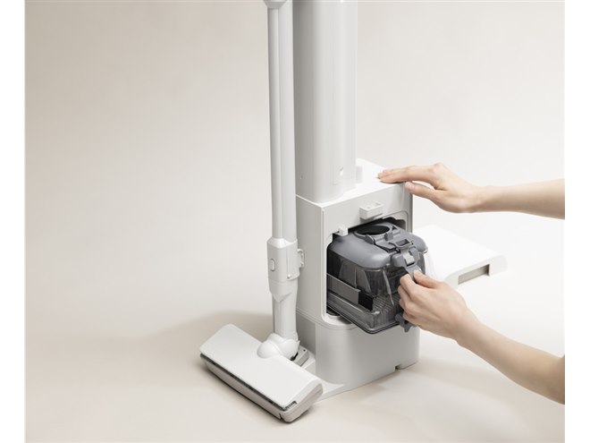 ✨1点物✨自動ごみ収集 スティック掃除機 コードレス 着脱式バッテリー 日立、自動ごみ収集ドック付きの軽量コードレス掃除機「らくメンテ