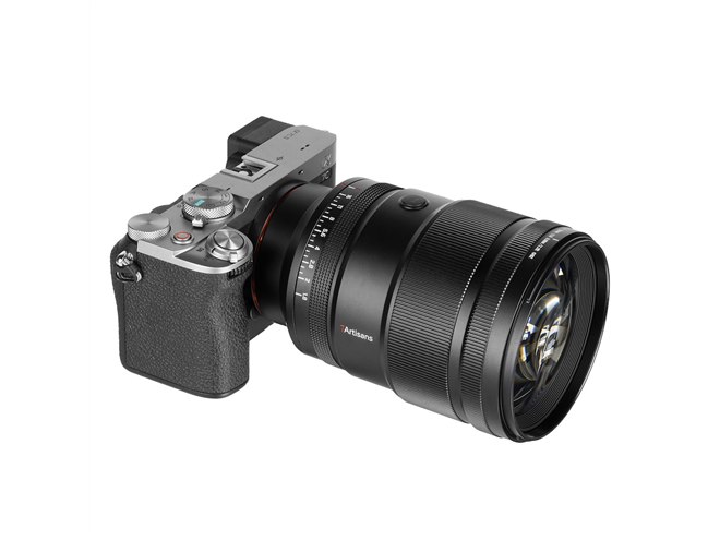 七工匠、ソニーEマウント用の大口径中望遠AFレンズ「MAX AF 135mm F1.8