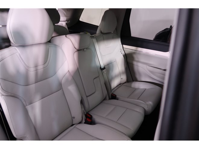 ボルボが100％電動の3列7人乗りSUV「EX90」を発売 - 価格.com