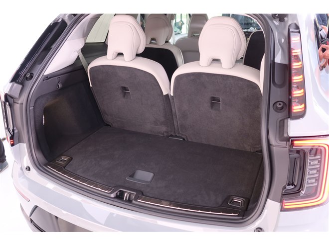 ボルボが100％電動の3列7人乗りSUV「EX90」を発売 - 価格.com
