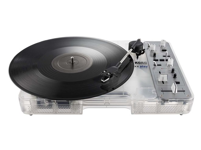 atmosとKORGがコラボ、透明なポータブルレコードプレーヤー