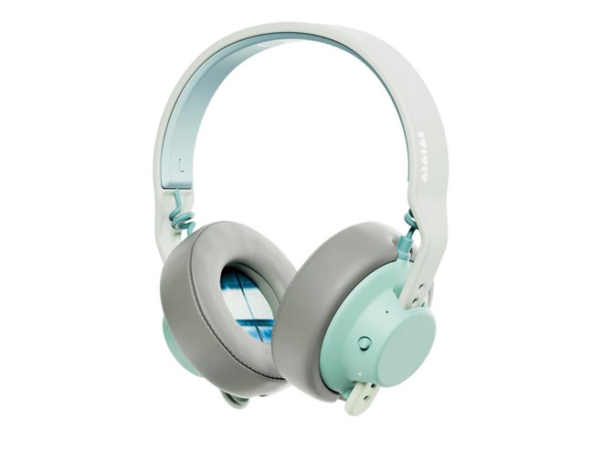 AIAIAI、Oklouとコラボした限定ヘッドホン「TMA-2 Oklou Edition」など