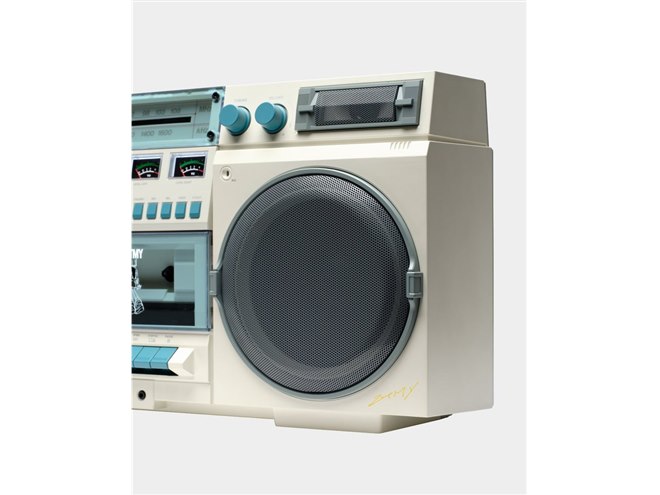 ドウシシャ、「ずっと真夜中でいいのに。」とのコラボラジカセ「SCR-B9