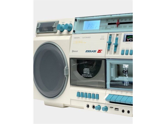 ドウシシャ、「ずっと真夜中でいいのに。」とのコラボラジカセ「SCR-B9
