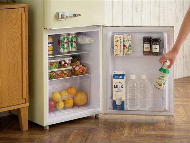 レトロスタイル冷蔵庫 クリーム色 2ドア simplus、60L/100L/120Lの3サイズを用意したレトロなデザインの2ドア