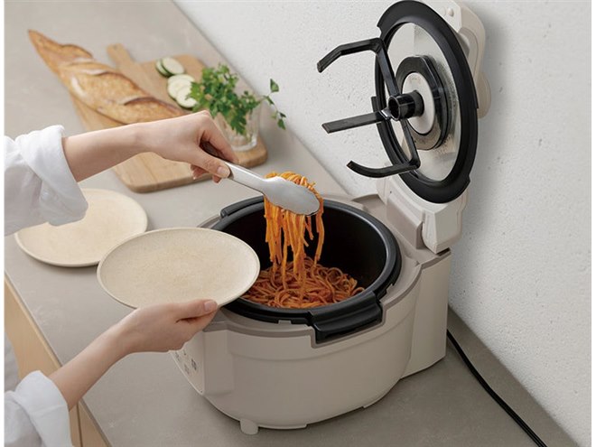 アイリスオーヤマ、フタなし調理で本格炒めができる自動調理鍋「Chef