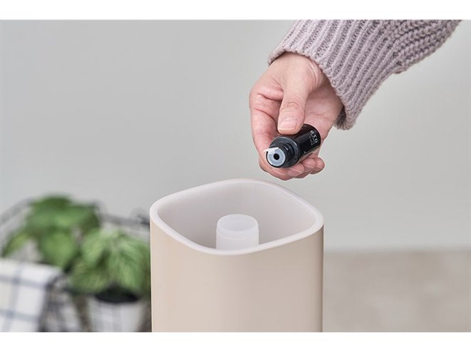ライフオンプロダクツ、上部給水に対応した超音波式コンパクト加湿器 ライフオンプロダクツ、上部給水に対応した超音波式コンパクト加湿器