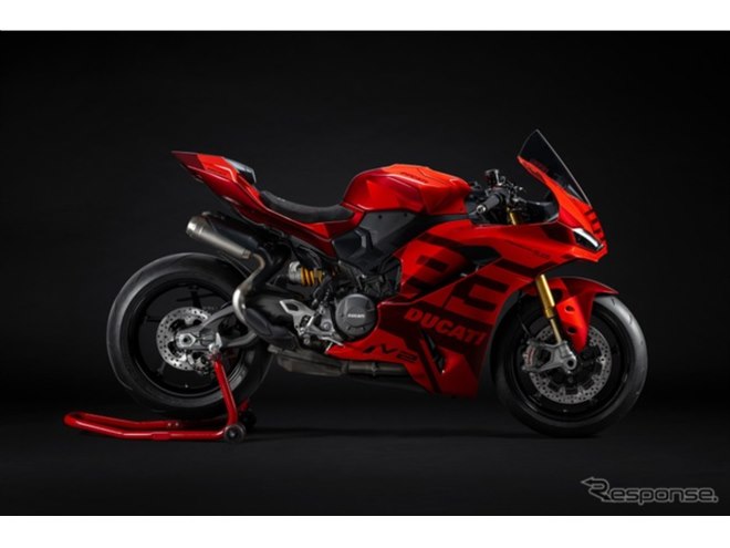 ドゥカティ、MotoGPライダーに捧げる特別な『パニガーレV2』2モデルを