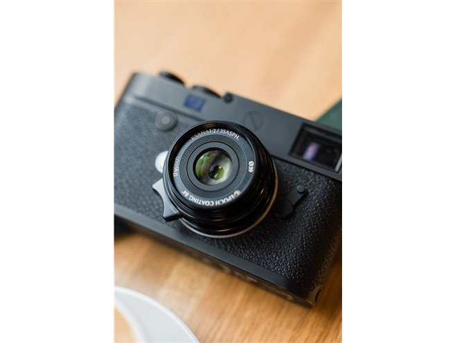 �uKsana 35mm f/2 ASPH. �u���b�N�y�C���g�v