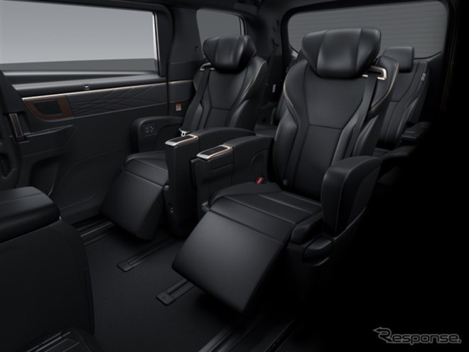 �g���^ �A���t�@�[�h ���s�iPHEV�AZ�O���[�h�j