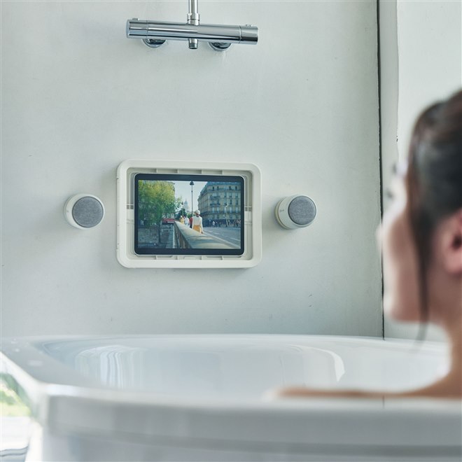 リズム、浴室の壁に貼り付けられる防水Bluetoothスピーカー