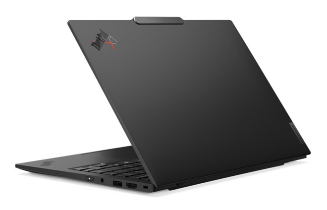 レノボ、約986gからの14型ノートPC「ThinkPad X1 Carbon Gen 13