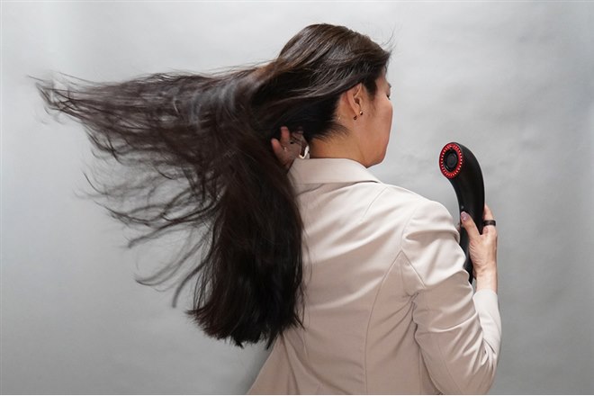 ヘアドライヤー「SHOWER DRYER」本日3月28日発売、発表会での