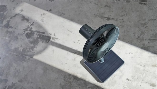 ソーラーパネルで発電するコードレス扇風機「ソーラーパワーリビング