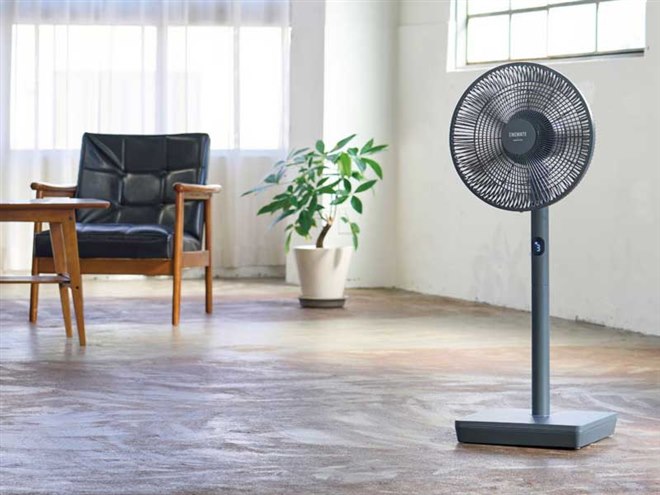 ソーラーパネルで発電するコードレス扇風機「ソーラーパワーリビング