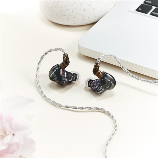 AZLA×qdcのコラボで誕生、限定生産ハイエンドゲーミングIEM「ERINYS II