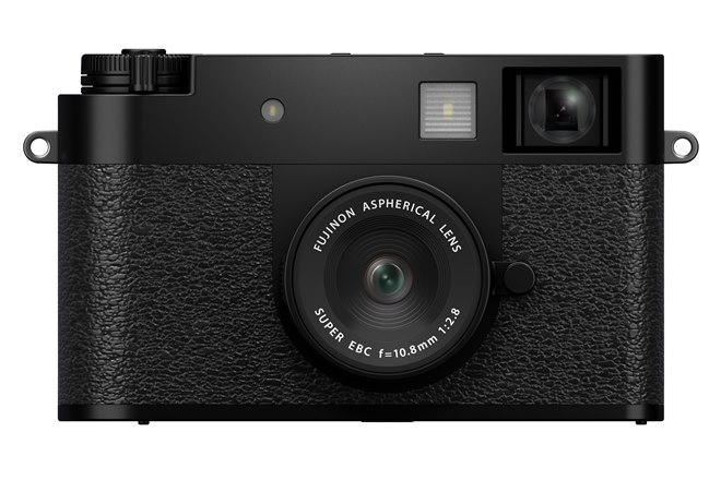富士フイルム、軽量240gでフィルムのような写真表現を楽しめる