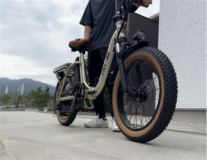 極太タイヤ 自転車 ファットバイク クルーザーハンドル仕様 26
