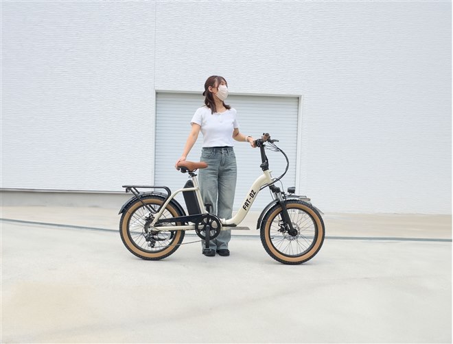 電動ファットバイク 弘進、女性も快適に乗れるファットバイク型電動アシスト自転車