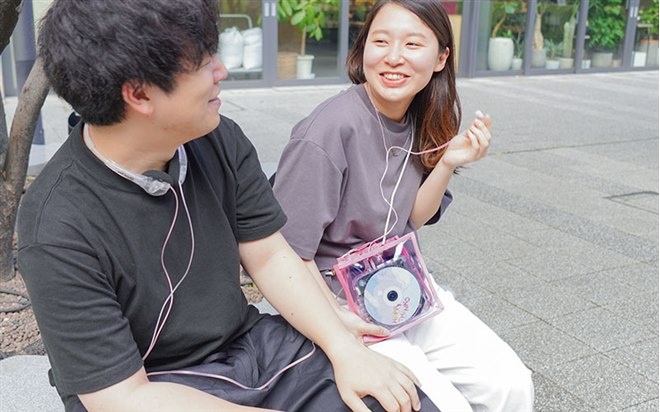 サンコー、平成レトロなデザインの「スケルトンポータブルCDプレーヤー