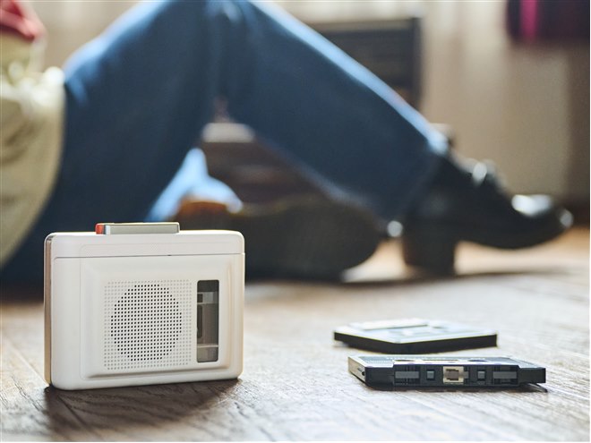 マクセル、スピーカー付き充電式ポータブルカセットプレーヤー「MXCP