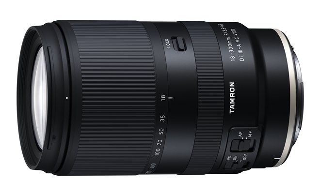 Canon EOS Tamron ズームレンズ付き 本体 タムロン、16.6倍ズームレンズ「18-300mm F/3.5-6.3 Di III-A VC