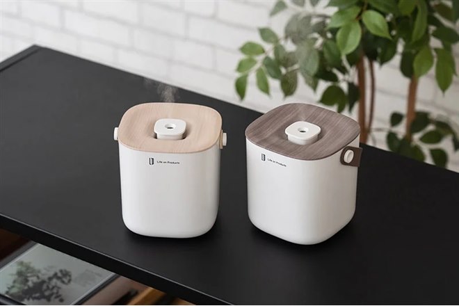 ライフオンプロダクツ、木目調がおしゃれでコンパクトな充電式加湿器