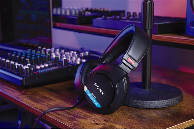 SONY MDR-M1 ブラック 有線ヘッドセット Amazon.co.jp: Sony MDR-M1 Studioクローズドバックヘッドホン