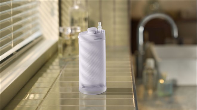 フィリップス、折りたたみ式タンクを搭載した口腔洗浄器「ソニッケアー