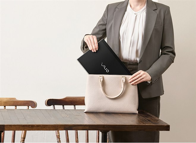 VAIO、約899gでフルサイズキーボードや豊富な端子を搭載した12.5型
