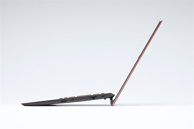 VAIO、約1.046kgで堅牢性を高めた14型プレミアムモバイルノートPC
