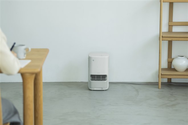 シロカ、A4スペースに設置できる加湿機能付きファンヒーター