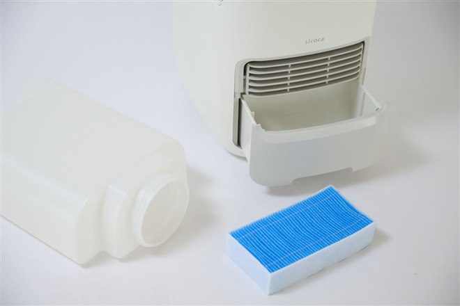 シロカ、A4スペースに設置できる加湿機能付きファンヒーター