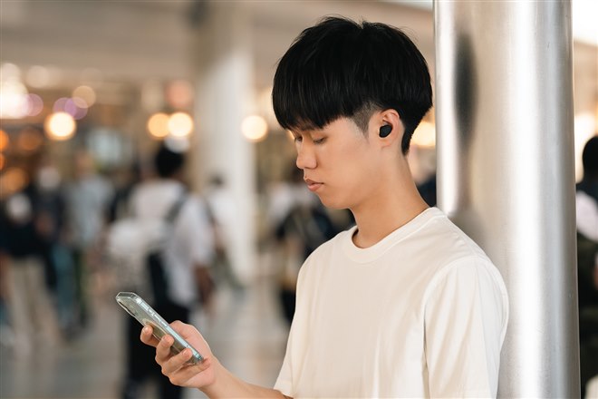 final、寝ホンにぴったりな片側4gの小型・軽量ノイキャンTWS「ZE300