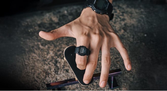 カシオ、指輪サイズの「G-SHOCK DWN-5600」を11月8日に発売 - 価格.com