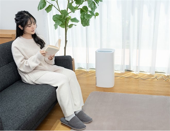 コイズミ、約9時間連続運転が可能な「ブリッド式加湿器 KHM-5552/W