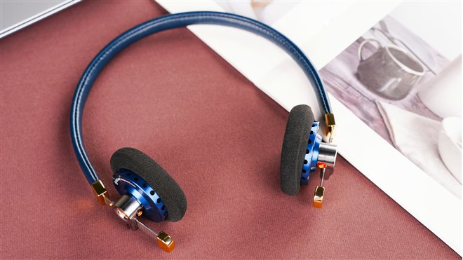 ROSE、80年代風レトロデザインのオンイヤーヘッドホン「DISTANT