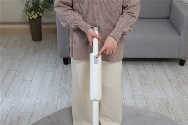 ドウシシャ、重さ830gの紙パック式スティッククリーナー「MAGIC LIGHT