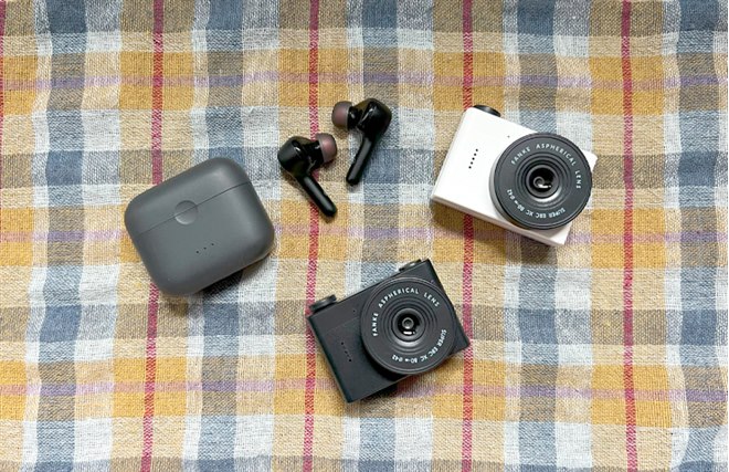 ちょっとレトロなカメラ Gloture、平成や昭和レトロな写真が撮れる約40gのミニカメラ